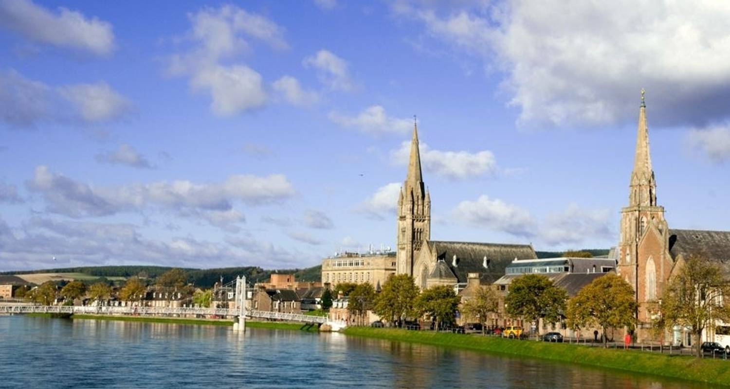 An adventure touring the most emblematic places in United Kingdom of Great Britain and Northern Ireland Essential Britain