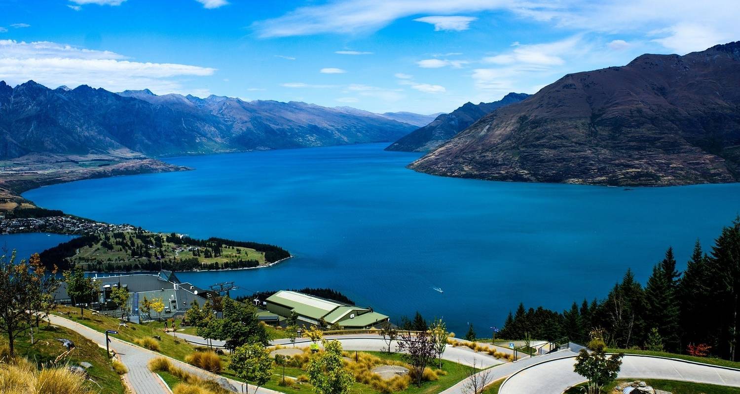 An adventure touring the most emblematic places in New Zealand Best Of New Zealand: Mountain Biking & Black-Sand Beaches