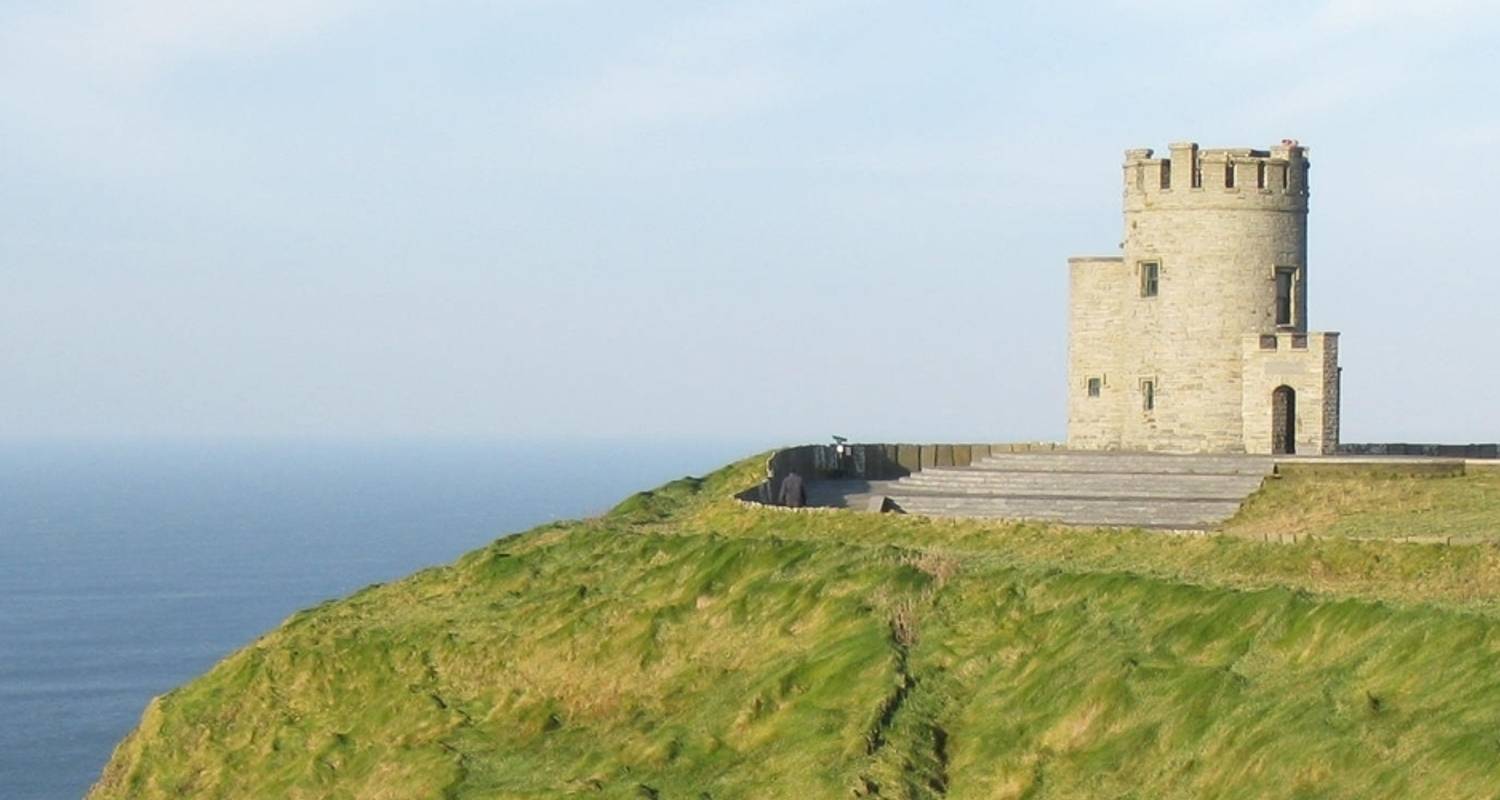An adventure touring the most emblematic places in United Kingdom of Great Britain and Northern Ireland Northern & Southern Ireland
