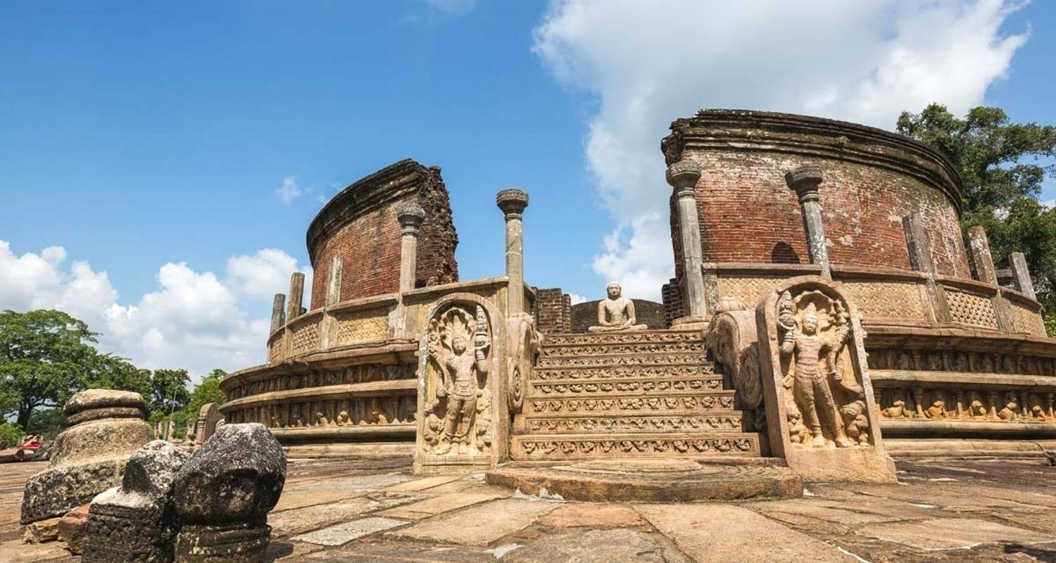 An adventure touring the most emblematic places in Sri Lanka Golden Sri Lanka - 8 Days 7 Nights