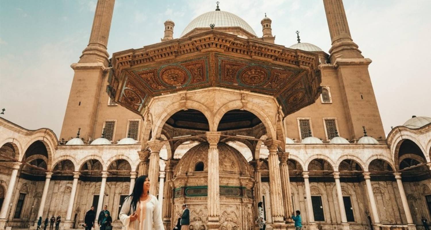 An adventure touring the most emblematic places in Egypt 2 Days Cairo Tour: Pyramids, Museum, Citadel And Cave Church