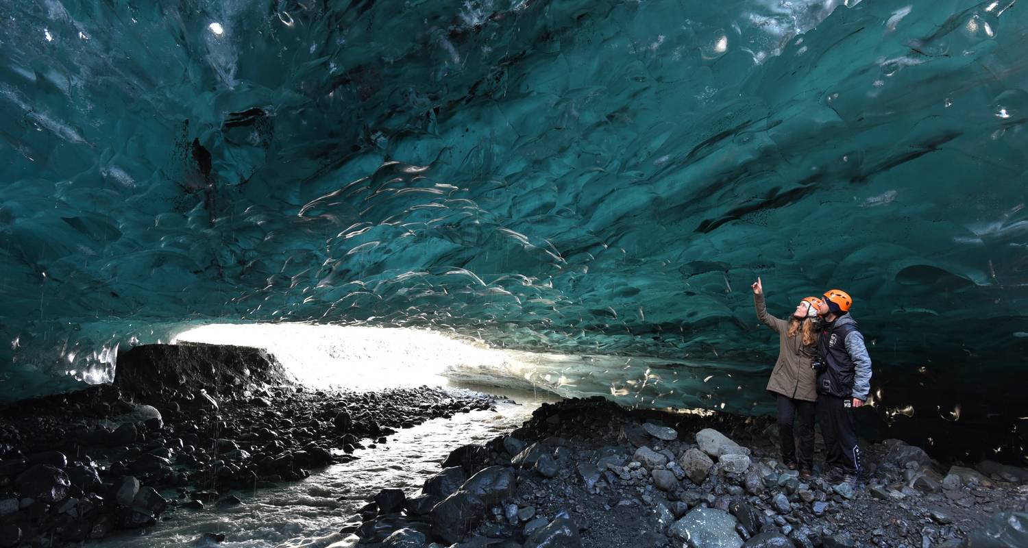 An adventure touring the most emblematic places in Iceland 8 Day Around Iceland Winter Minibus Tour