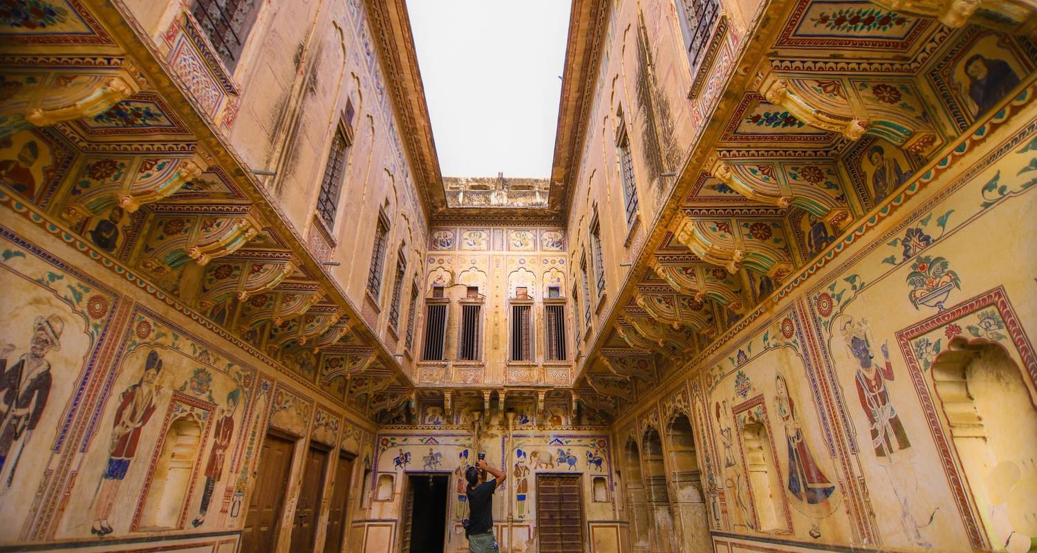 An adventure touring the most emblematic places in India Escorted India Tour