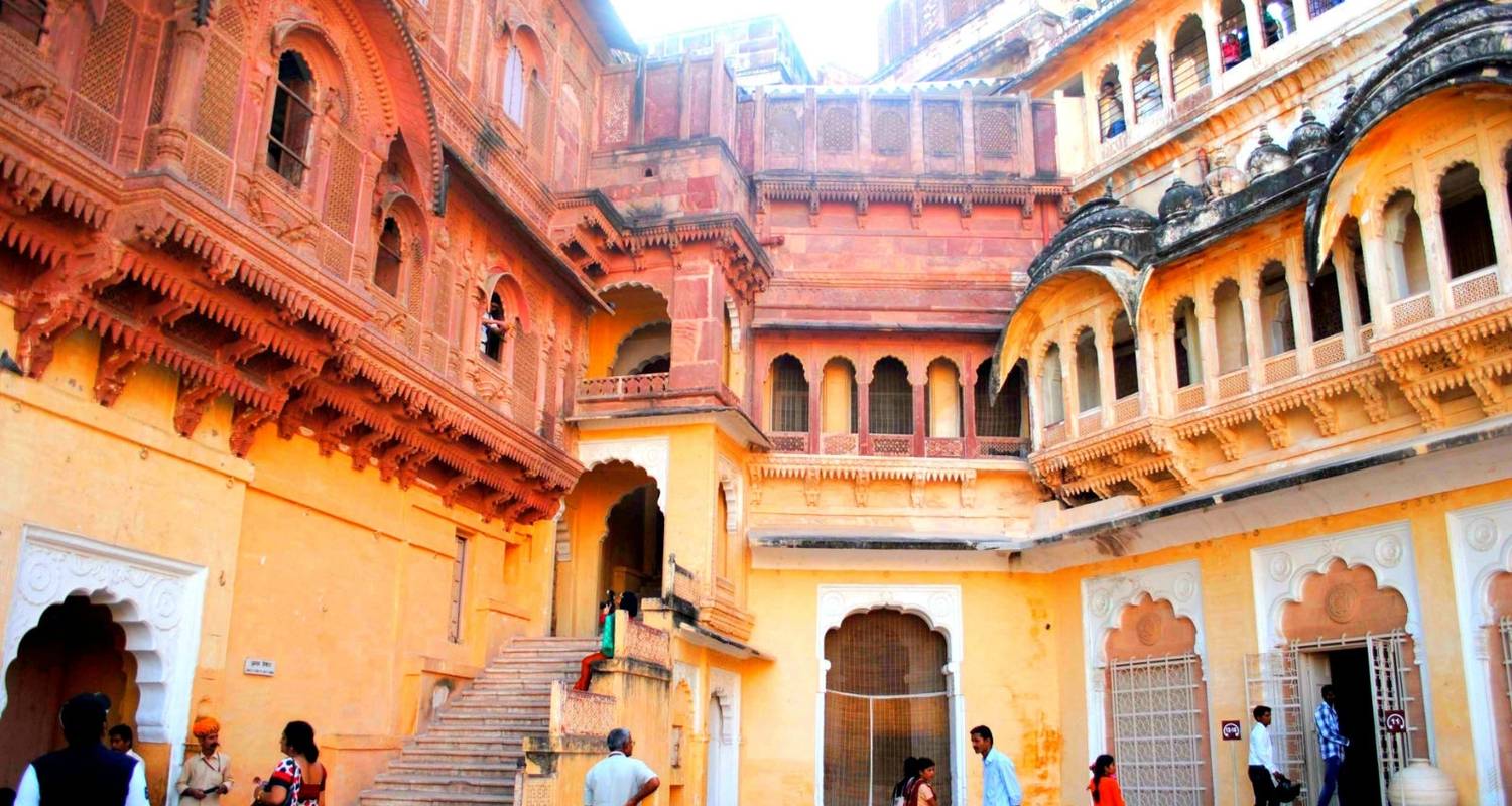 An adventure touring the most emblematic places in India Rajasthan Heritage Tour