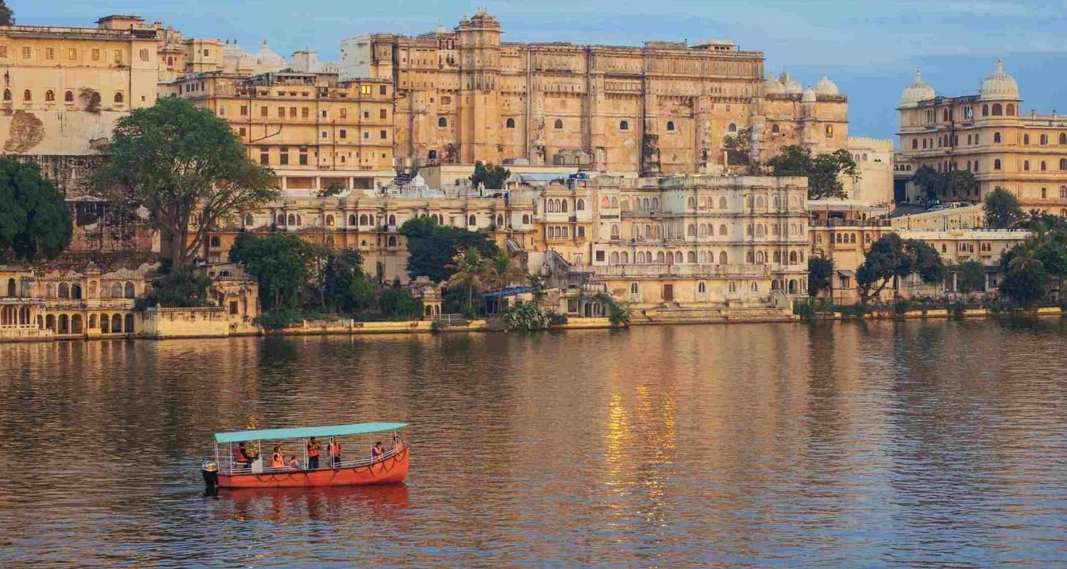 An adventure touring the most emblematic places in India Enchanting Rajasthan: Private Journey Through Delhi, Agra, J