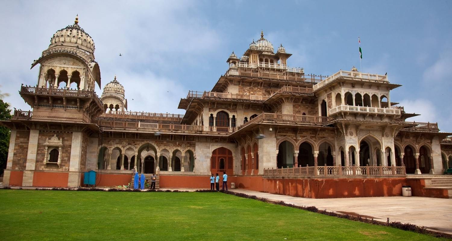 An adventure touring the most emblematic places in India Rajasthan Tour From Mumbai