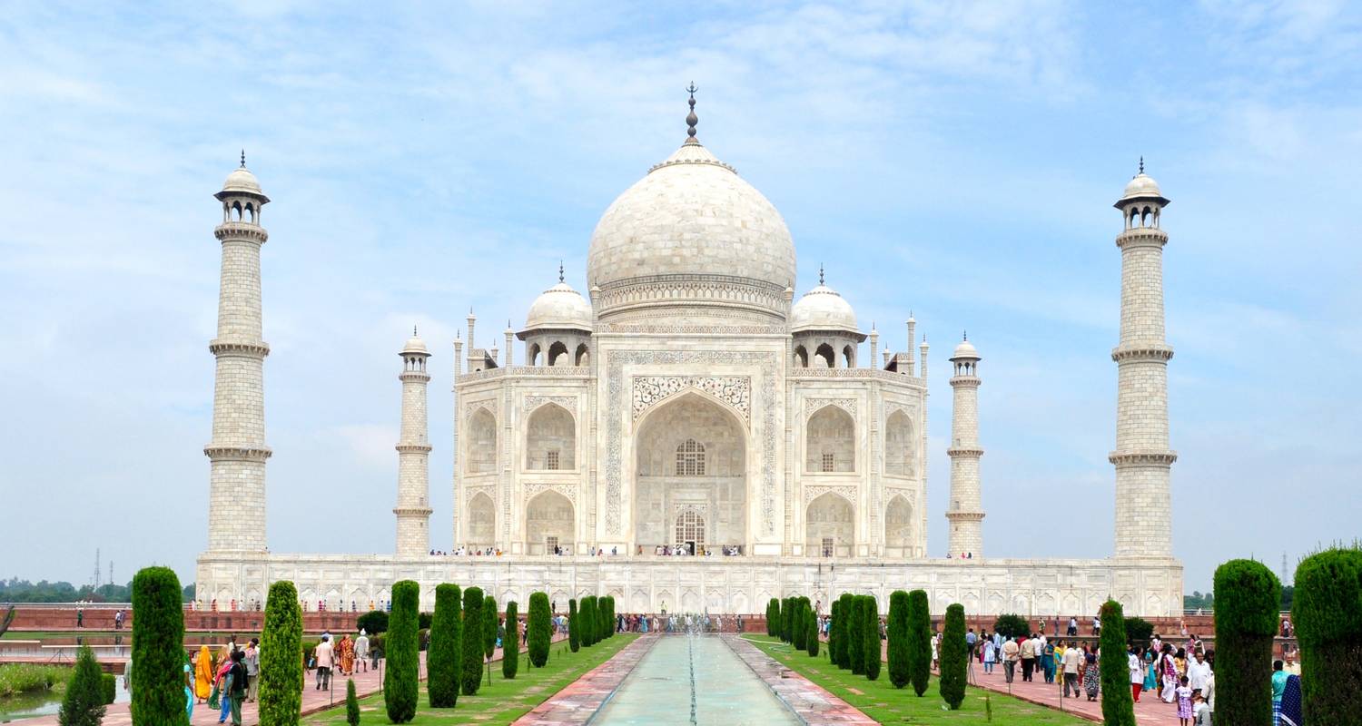 An adventure touring the most emblematic places in India From Mumbai To Delhi By Air: Exploring The Golden Triangle