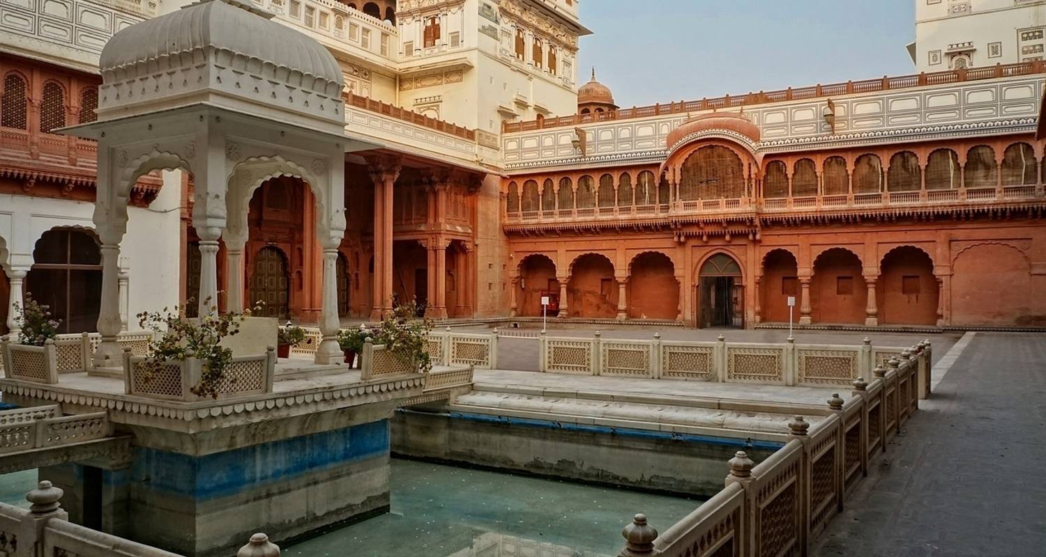 An adventure touring the most emblematic places in India Imperial Rajasthan (Small Groups, End Udaipur, 13 Days)