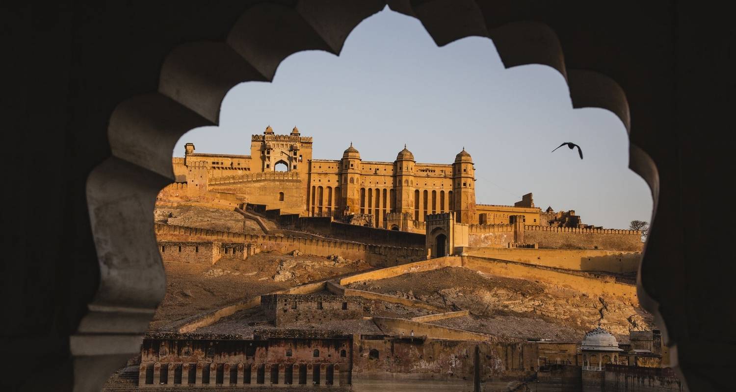 An adventure touring the most emblematic places in India Rajasthan Forts And Palaces Tour With Ganges