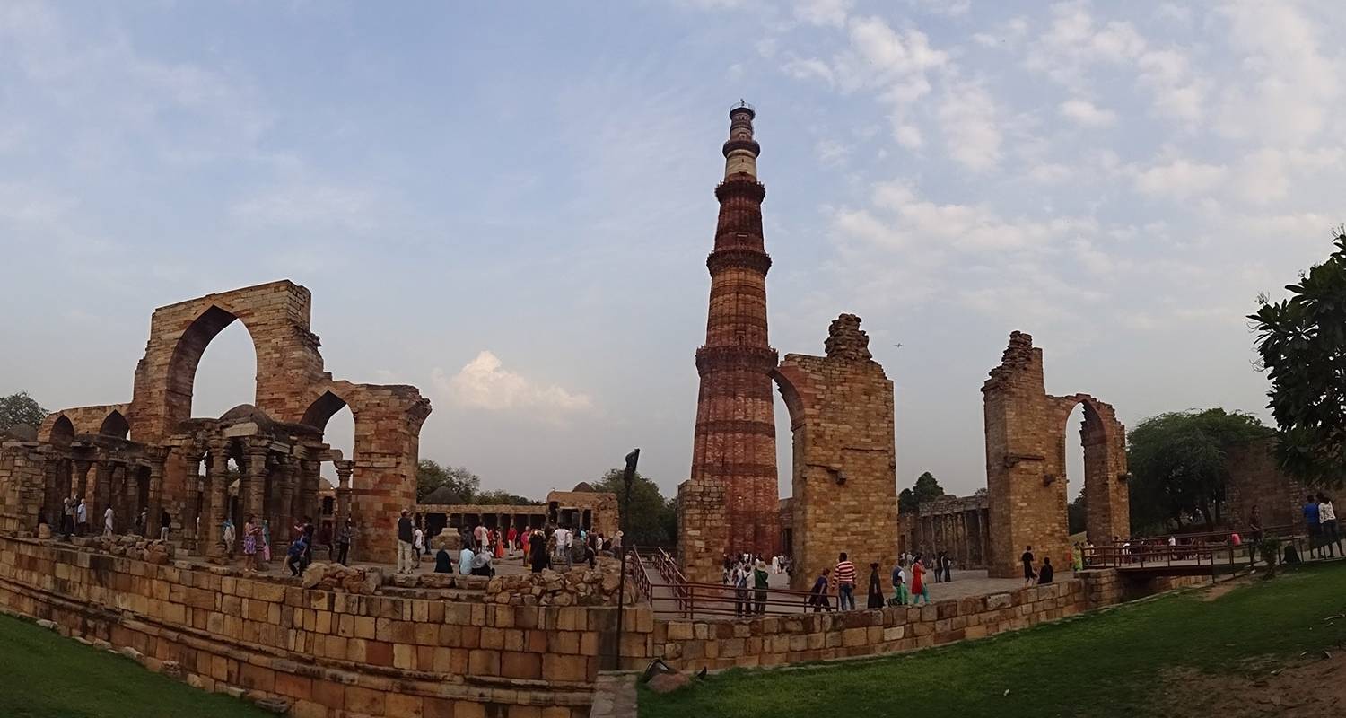 An adventure touring the most emblematic places in India Tailor-Made India Holiday To Mandawa & Pushkar With Daily De