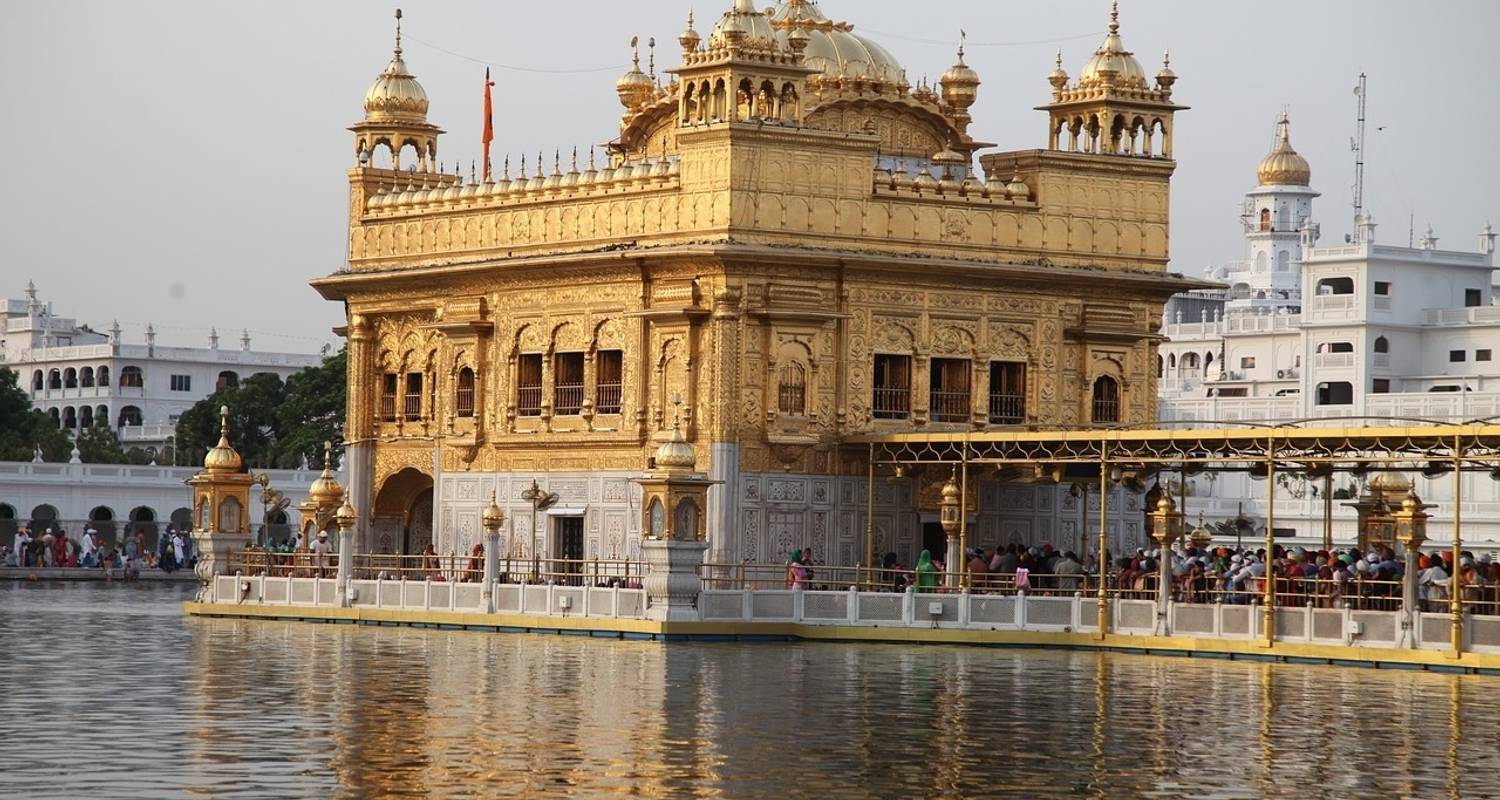 An adventure touring the most emblematic places in India Foothills Himalayas & Spiritual India