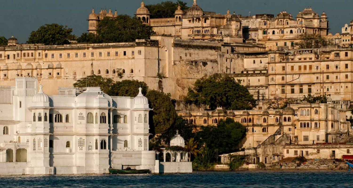 An adventure touring the most emblematic places in India Rajasthan Treasures Tour