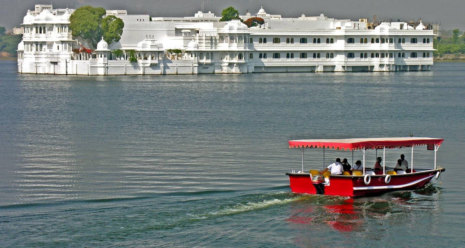 An adventure touring the most emblematic places in India Palatial Wonders: Udaipur To Jaipur Grand Tour