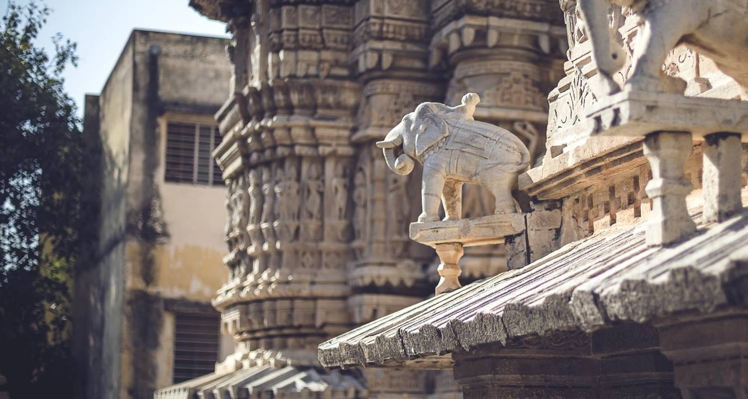 An adventure touring the most emblematic places in India Rajasthan Royale: Forts, Palaces & Villages Expedition