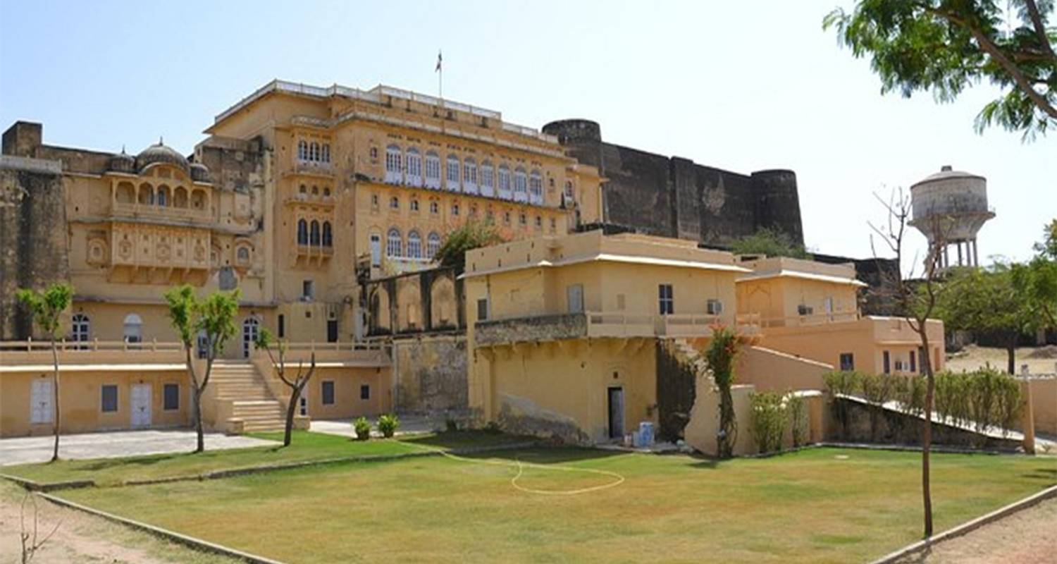 An adventure touring the most emblematic places in India 10-Day Memorable Palaces And Royal Cuisine Tour From Jaipur