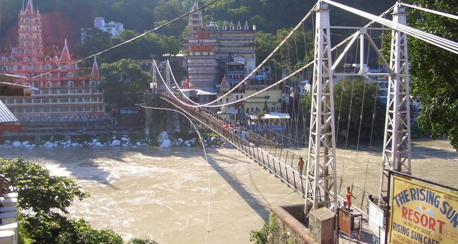 India : Colours Of India & Yoga By The Ganges