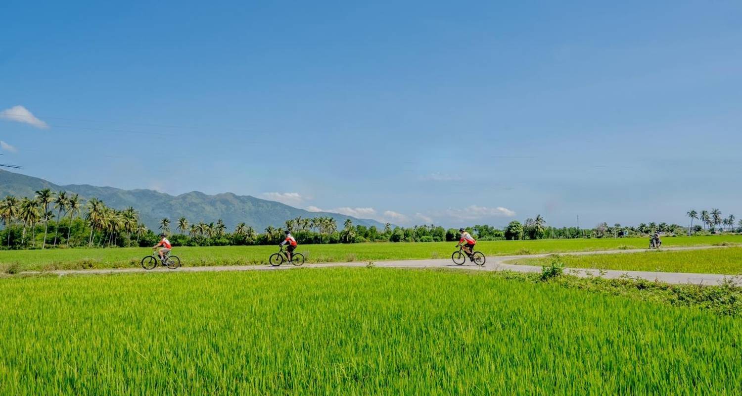 An adventure touring the most emblematic places in Viet Nam Vietnam & Cambodia Bike Tour