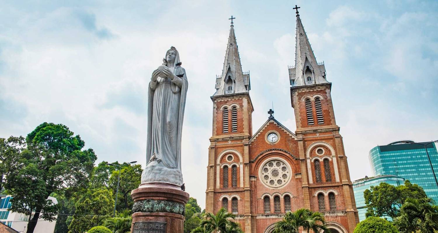 An adventure touring the most emblematic places in Viet Nam In-Depth Vietnam Tour 15 Days