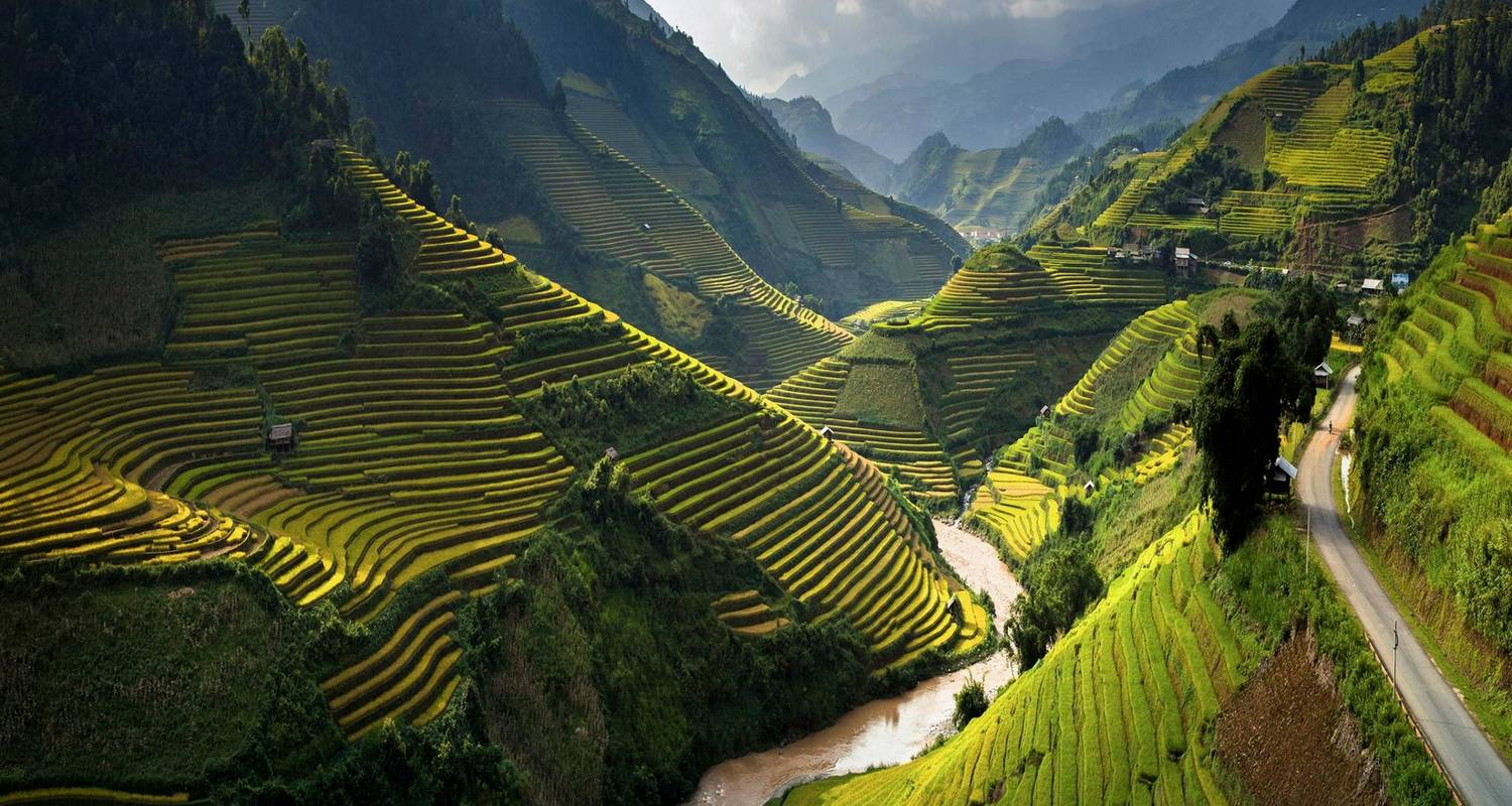 An adventure touring the most emblematic places in Viet Nam Exclusive Vietnam Legend 10 Day -Package Tour