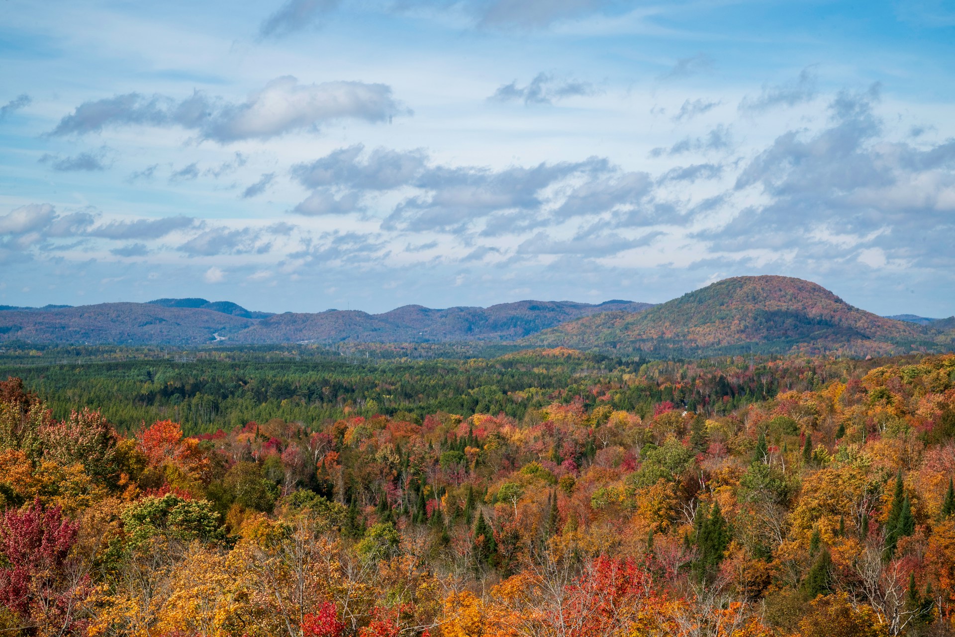 Discover The Laurentian Mountains From Montreal. Photo 2