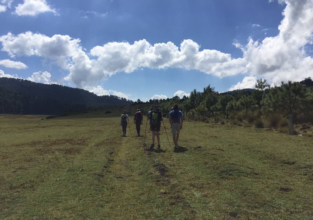 Hike - Valle de Bravo - CDMX  . Photo 2