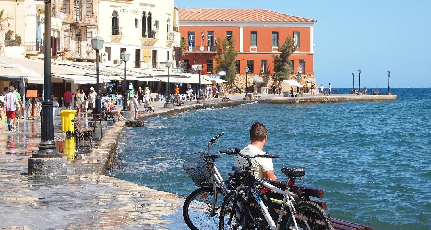 An adventure touring the most emblematic places in Greece 12 Day Private Tour, Athens, Delphi, Meteora, Santorini, Oia