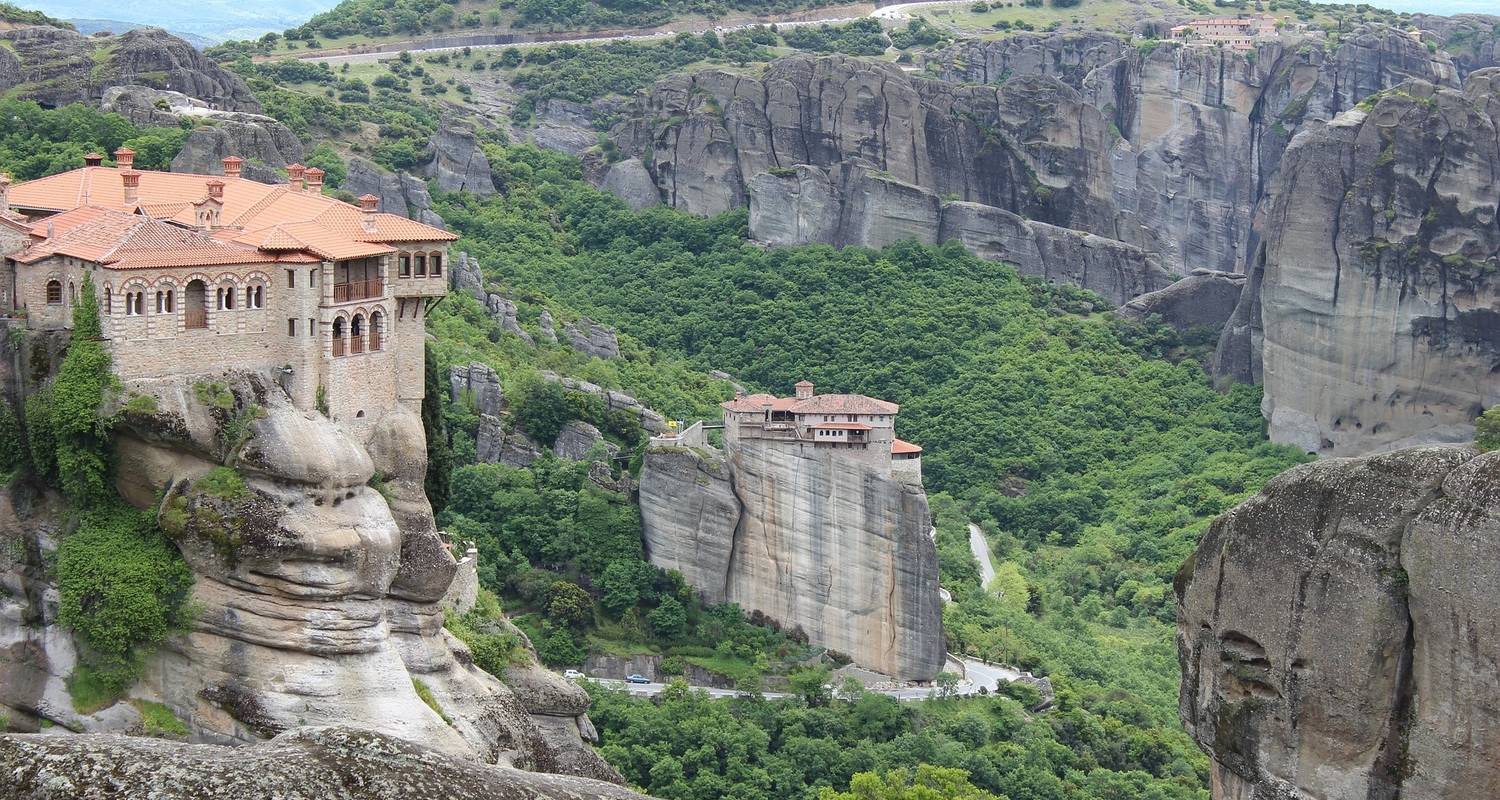 5 Day Group Tour In Delphi, Meteora, Mykonos, Delos, Santori