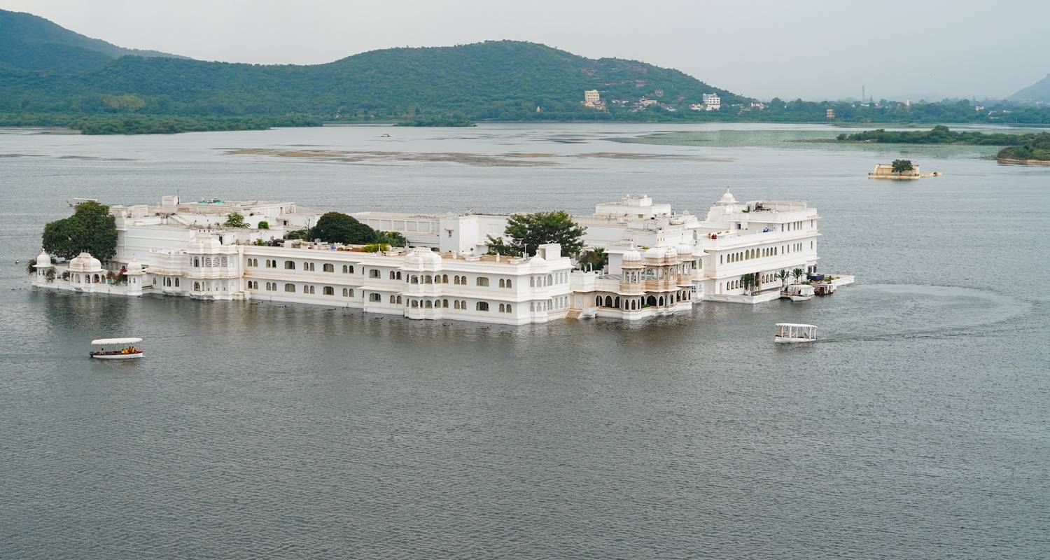 An adventure touring the most emblematic places in India Delhi Jaipur Jodhpur Udaipur Tour