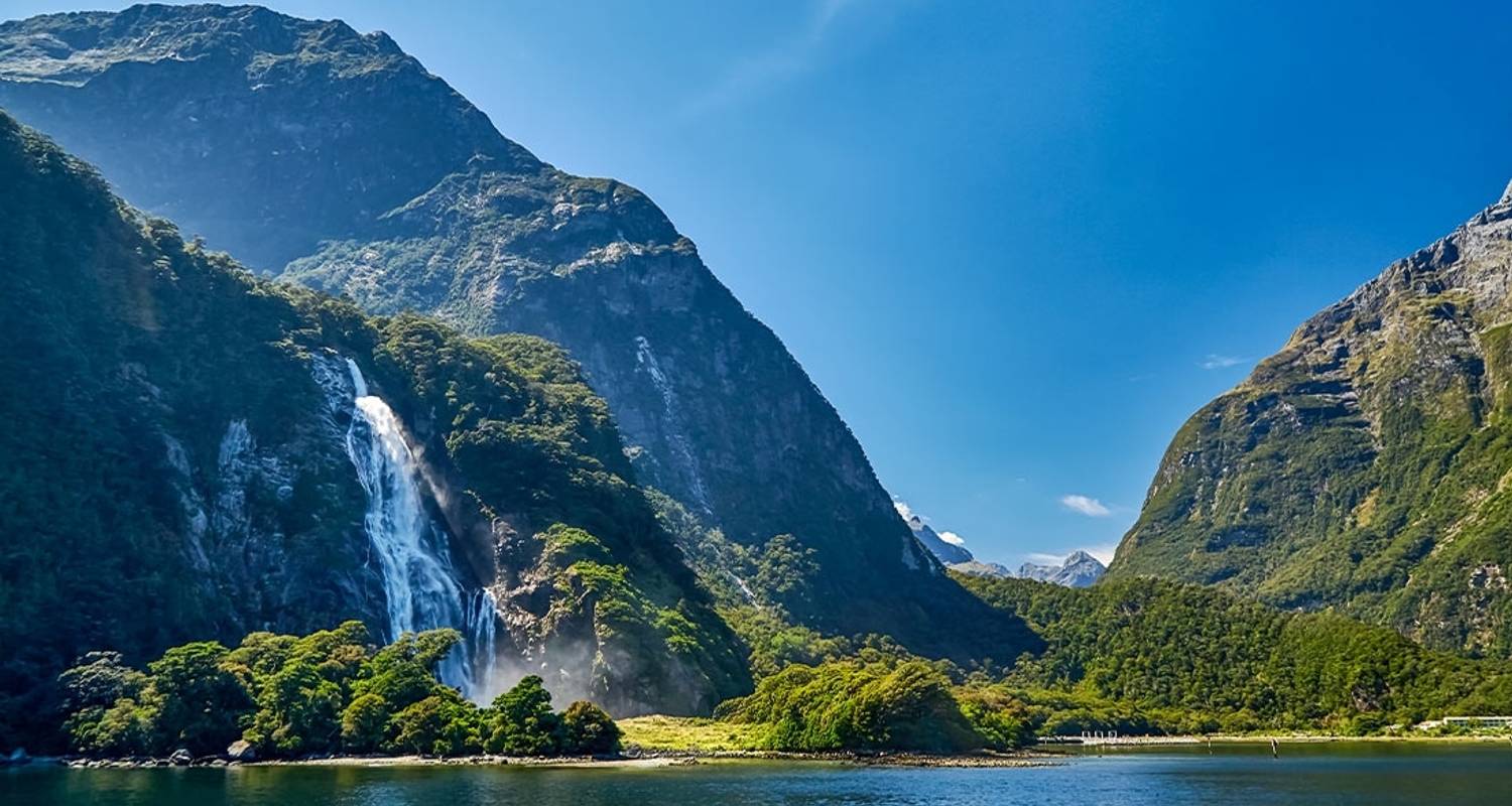 An adventure touring the most emblematic places in New Zealand Walk New Zealand’S Fiordland National Park