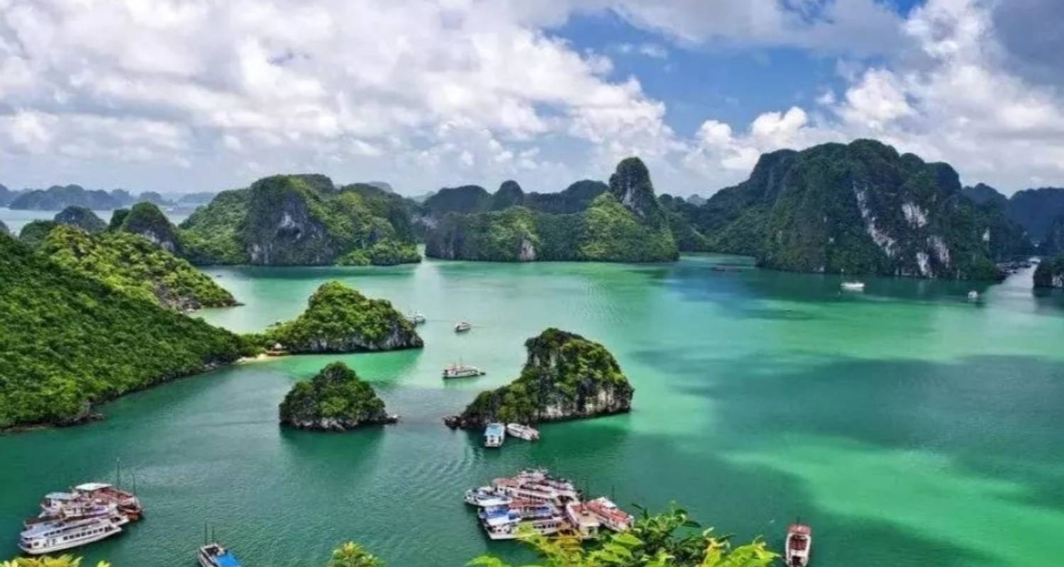 An adventure touring the most emblematic places in Viet Nam 10 Days Classic Vietnam With Siem Reap (Private Guide & Driv