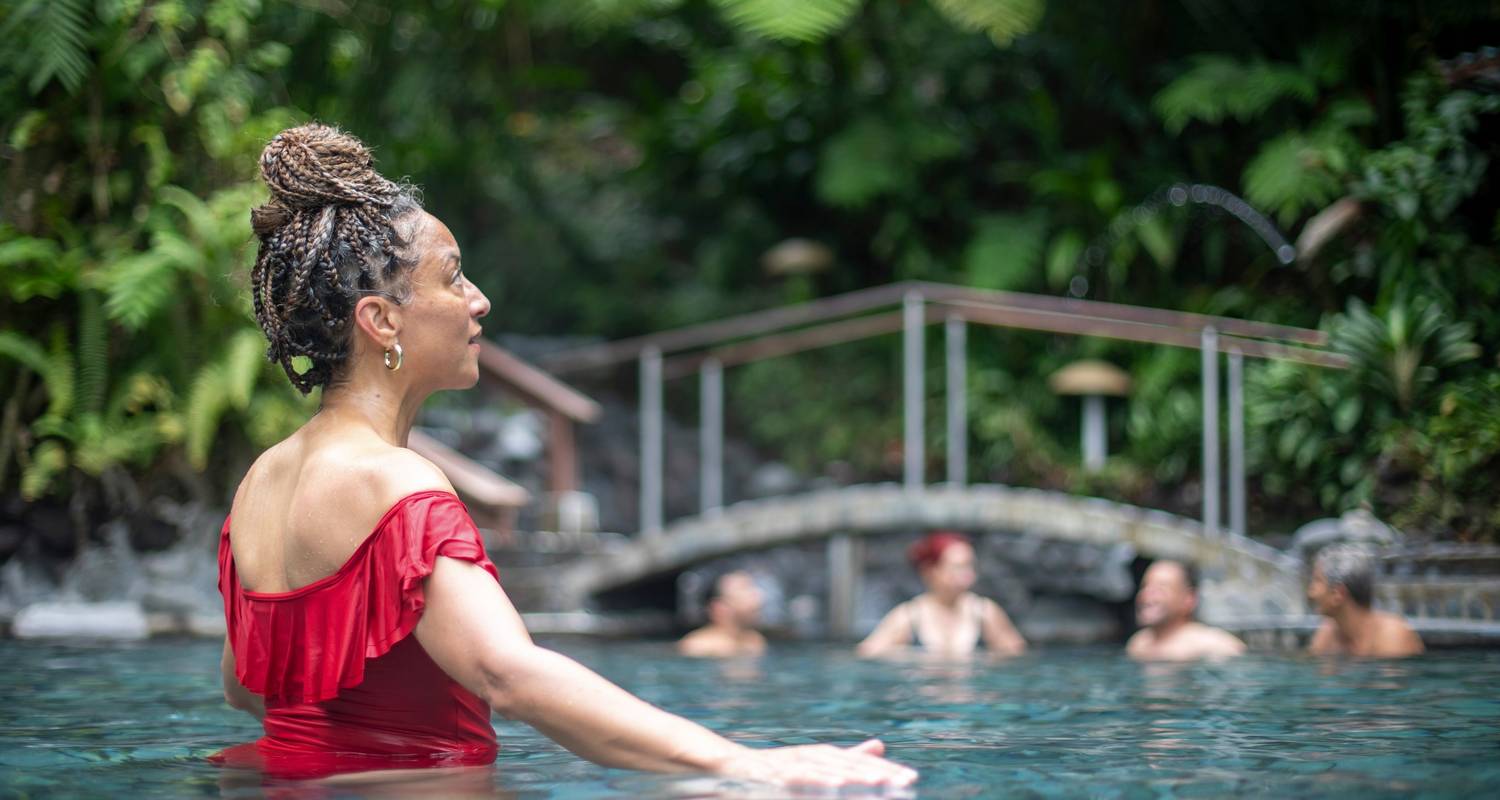An adventure touring the most emblematic places in Costa Rica Geluxe: Costa Rica: Tortuguero, La Fortuna & Rio Celeste