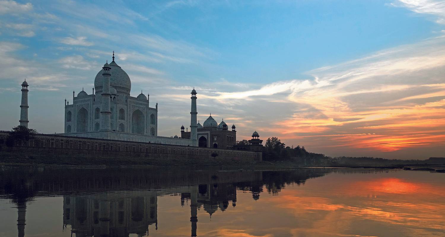 An adventure touring the most emblematic places in India Classical India