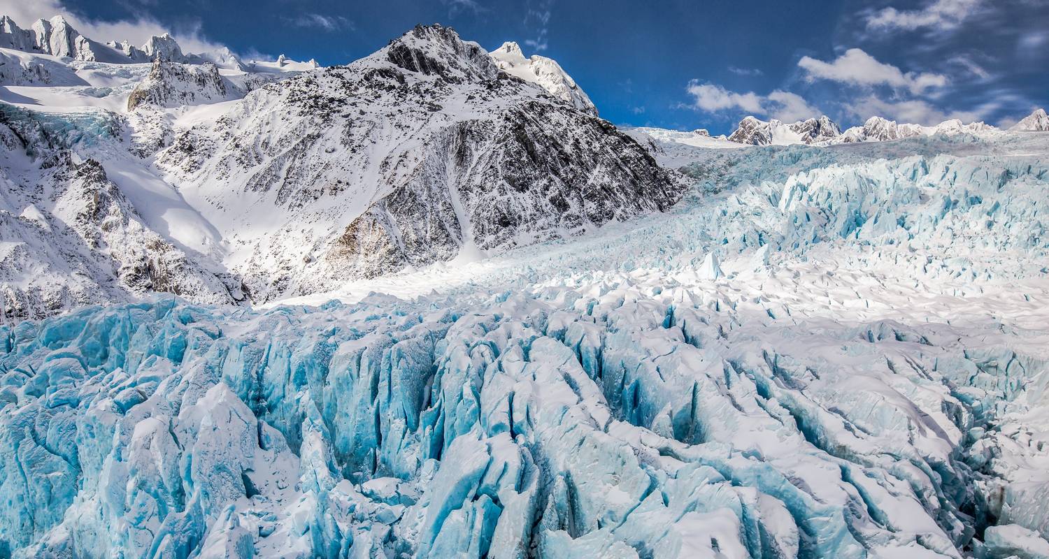 An adventure touring the most emblematic places in New Zealand Get Social: New Zealand