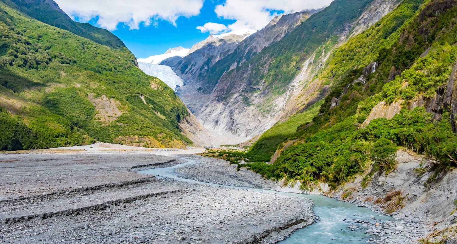 An adventure touring the most emblematic places in New Zealand Delve Deep: New Zealand South Island