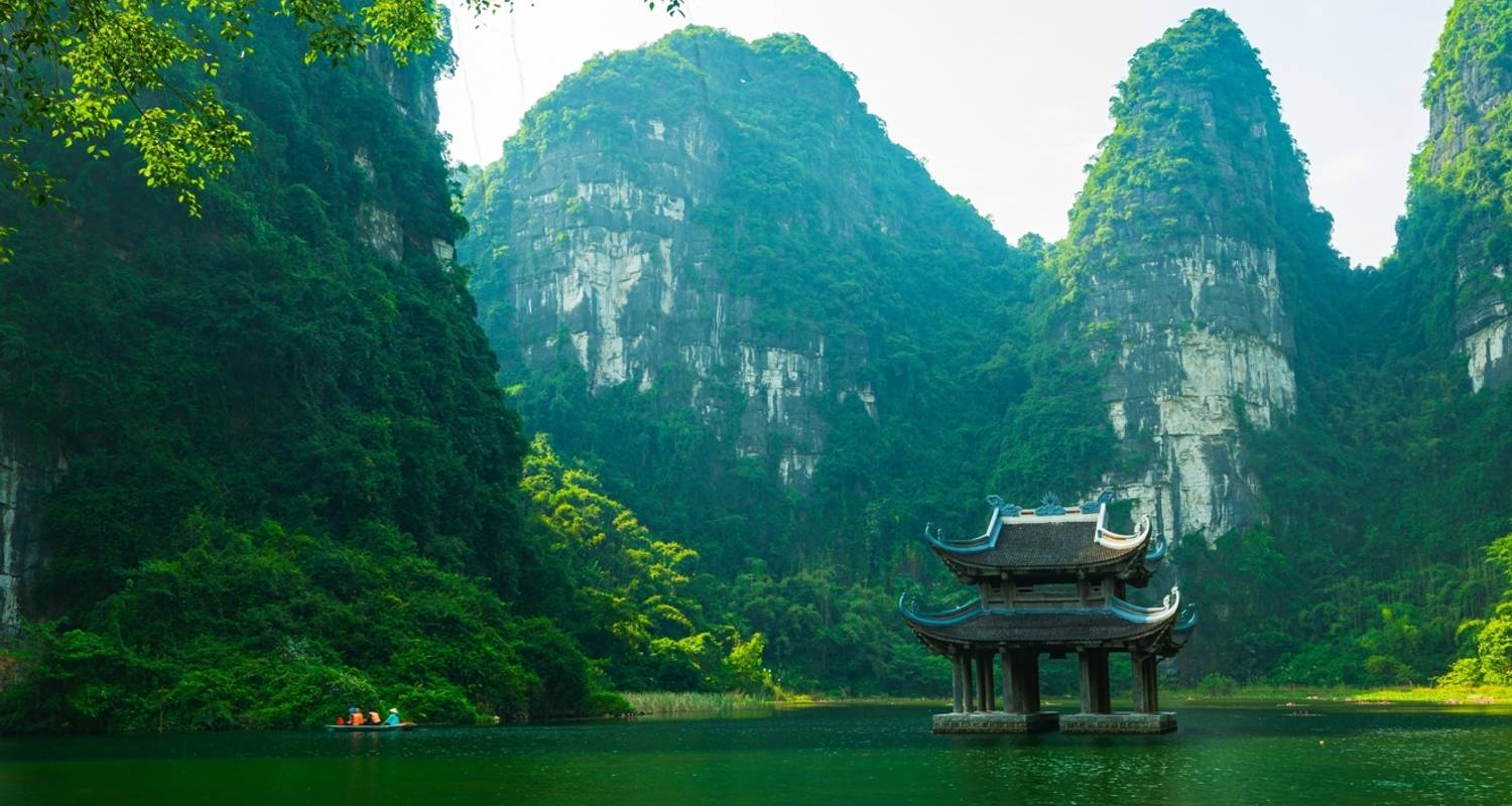 6-Day Journey To Discover The Highlights From The North To T
