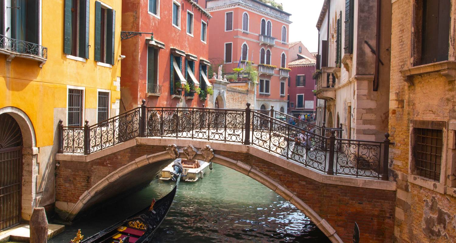 An adventure touring the most emblematic places in United Kingdom of Great Britain and Northern Ireland Seven Countries, Venice & Paris With London